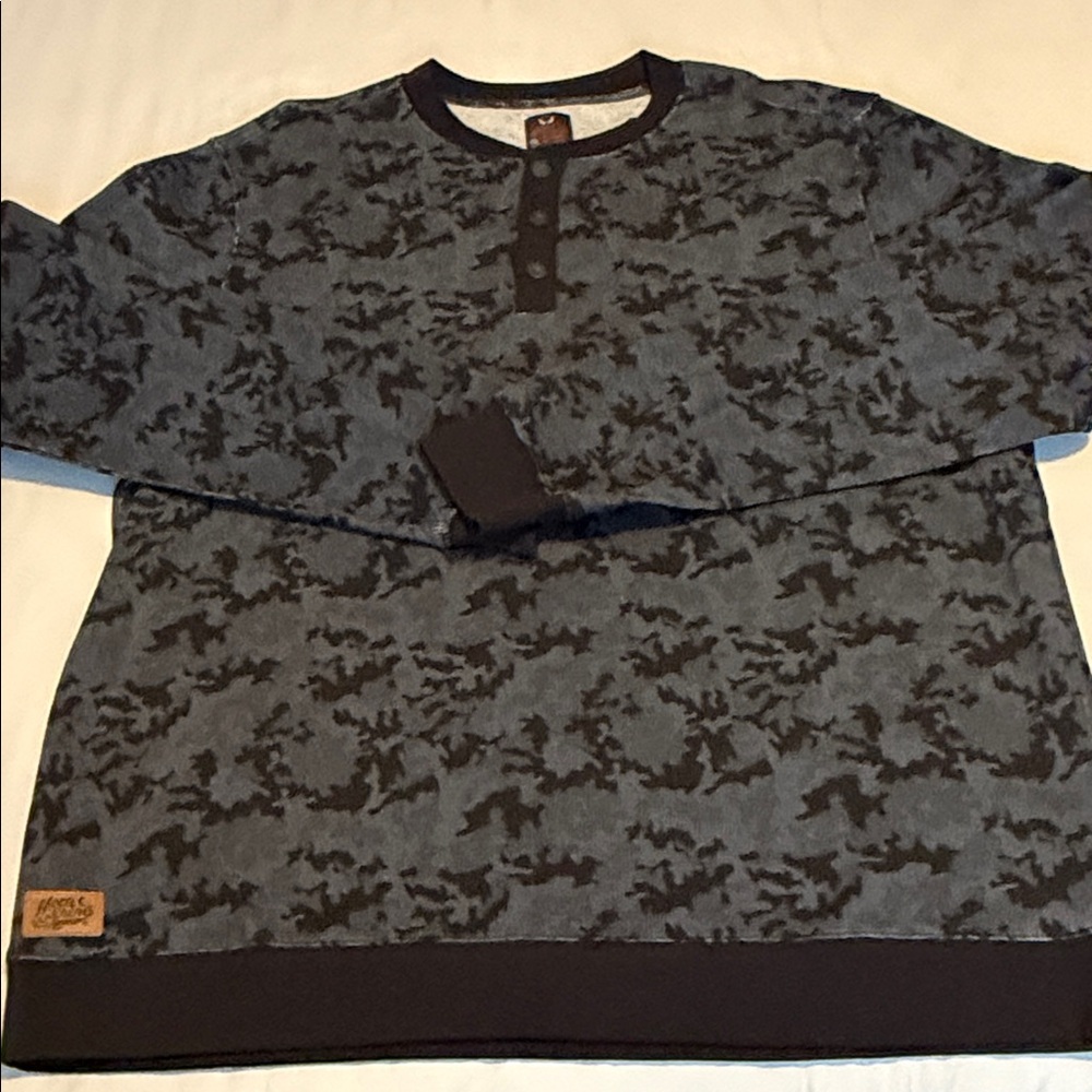 Men’s Moon Shine Spirit by Brad Paisley Camouflage Long Sleeve Henley Shirt NWOT